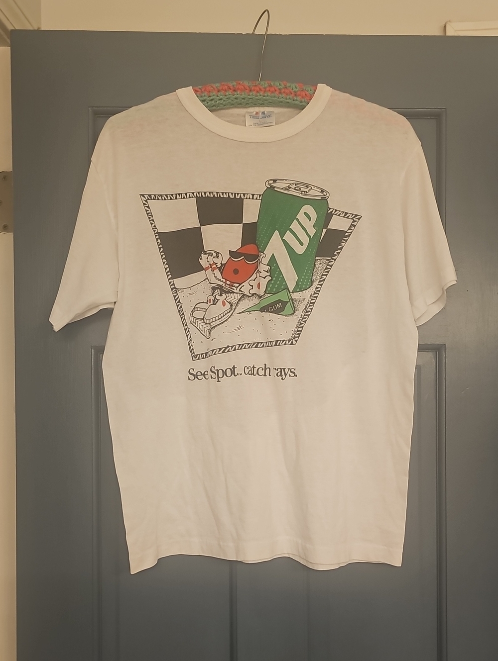 7UP Graphic Short-Sleeve Tee  Large Women Men See Spot Catch Rays 80s Vintage